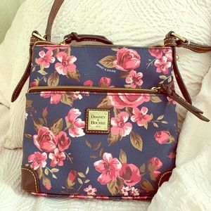 Dooney & Bourke cross over bag